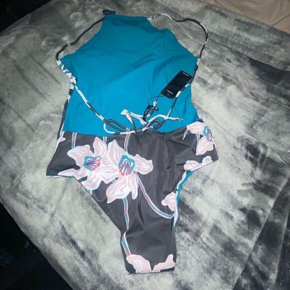 NWTs Tavik Reversible Alexis Floral One Piece - Picture 8 of 12